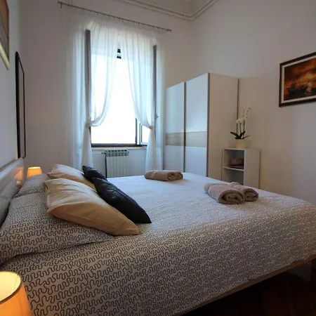 Traumhafte Lage Im Zentrum Von Nur 200 Meter Zum Mit Meerblick Apartament Poreč
